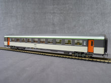 Charger l&#39;image dans la galerie, MOUGEL CEMP 1004 - Voiture Corail 2ème classe B10 rtu à couloir central de la SNCF
