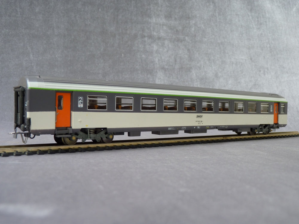 MOUGEL CEMP 1004 - Voiture Corail 2ème classe B10 rtu à couloir central de la SNCF