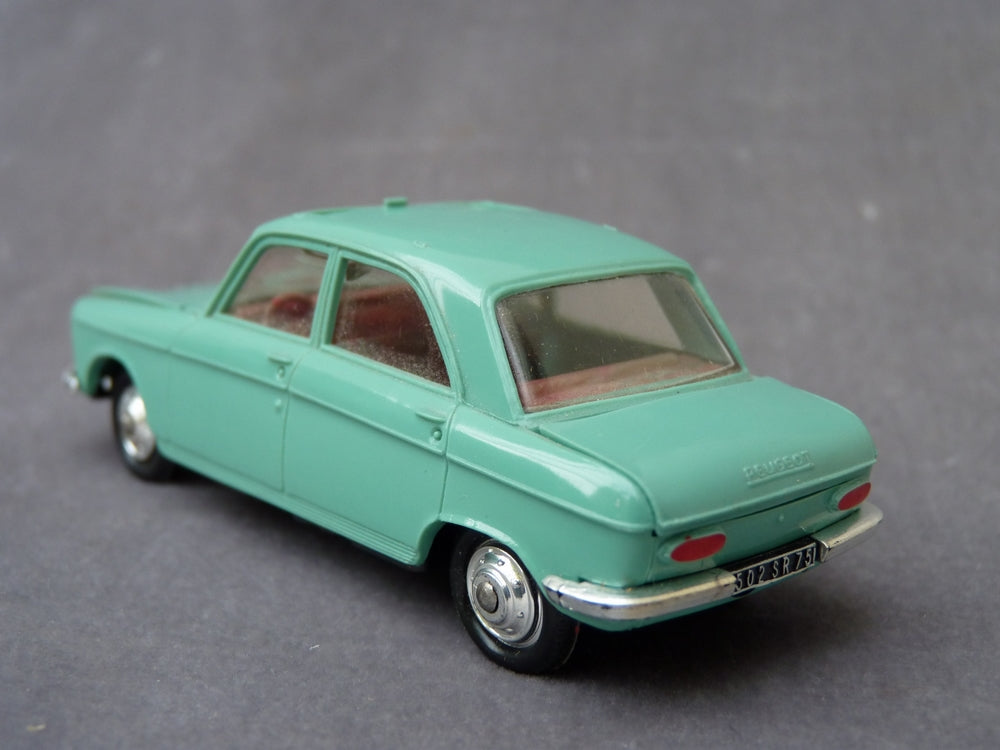 NOREV ancienne, Peugeot 204 - N°5 Rouge en boîte NOREV ancienne, Peugeot 204 - N°5 Rouge en boîte