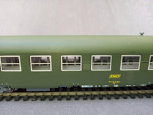 Charger l'image dans la galerie, ROCO 44603 - Voiture couchettes 2ème classe type B10 U.I.C. de la SNCF Ep IV