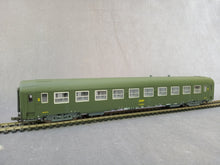 Charger l'image dans la galerie, ROCO 44603 - Voiture couchettes 2ème classe type B10 U.I.C. de la SNCF Ep IV
