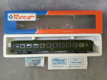 Charger l'image dans la galerie, ROCO 44603 - Voiture couchettes 2ème classe type B10 U.I.C. de la SNCF Ep IV