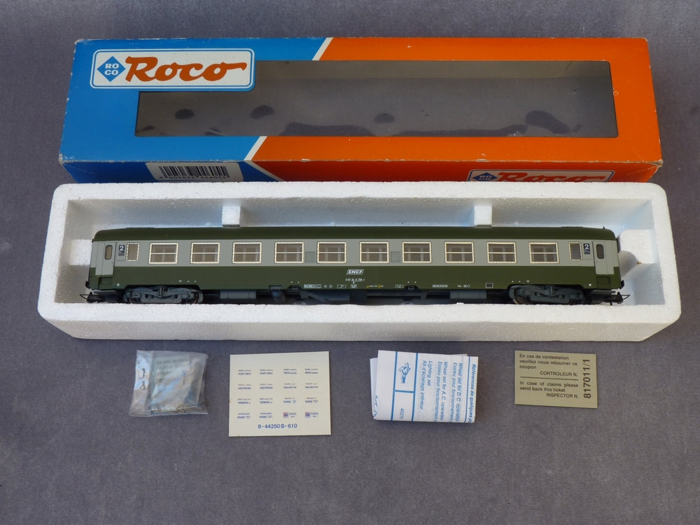 ROCO 44601/44250C - Voiture couchettes 2.cl UIC B9c9 ép.IV de ROCO 44601/44250C - Voiture couchettes 2.cl UIC B9c9 ép.IV de