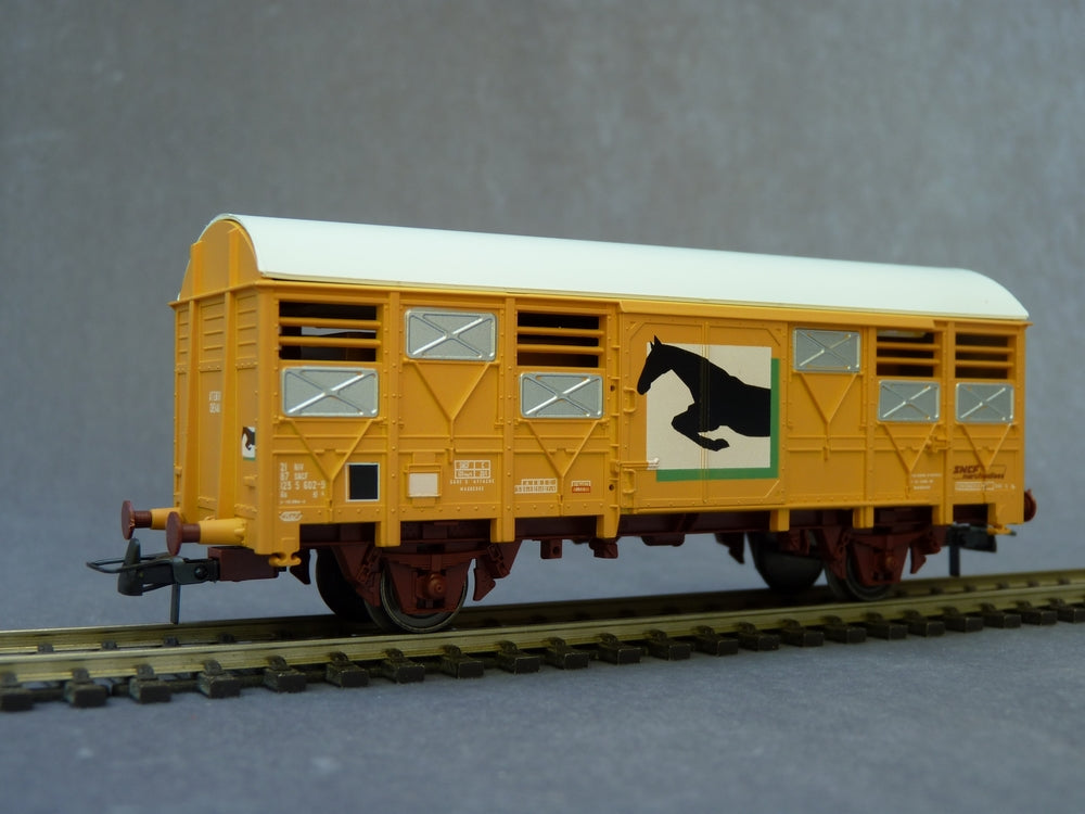 ROCO 46439 - wagon pour chevaux de course SNCF (peu courant)