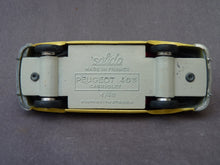 Charger l'image dans la galerie, SOLIDO - Peugeot 403 cabriolet jaune pâle (vintage 1960)