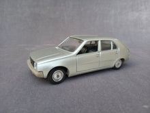Charger l'image dans la galerie, SOLIDO N°43 - RENAULT 14 - (vintage 1976)