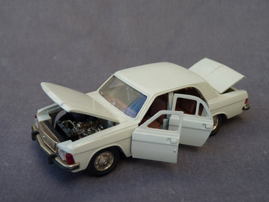 USSR - VOLGA - GAZ 3102 Berline (vintage 1980)