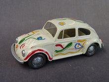 Charger l&#39;image dans la galerie, WI.K - VW 1200 Hippie - Made in Germany (vintage 1970)