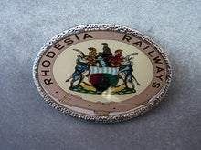 Charger l'image dans la galerie, Boucle de ceinturon ferroviaire émaillée " Rhodesia Railways "