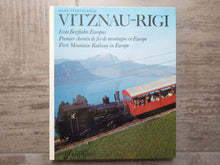 Charger l'image dans la galerie, Vitznau-Rigi- Erste Bergbahn Europas-Premier chemin de fer de montagne en Europe - Hans Staffelbach