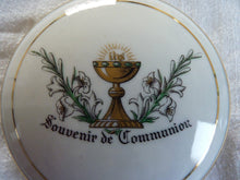 Charger l&#39;image dans la galerie, Boîte en porcelaine de Limoges &quot;Souvenir de Communion&quot;