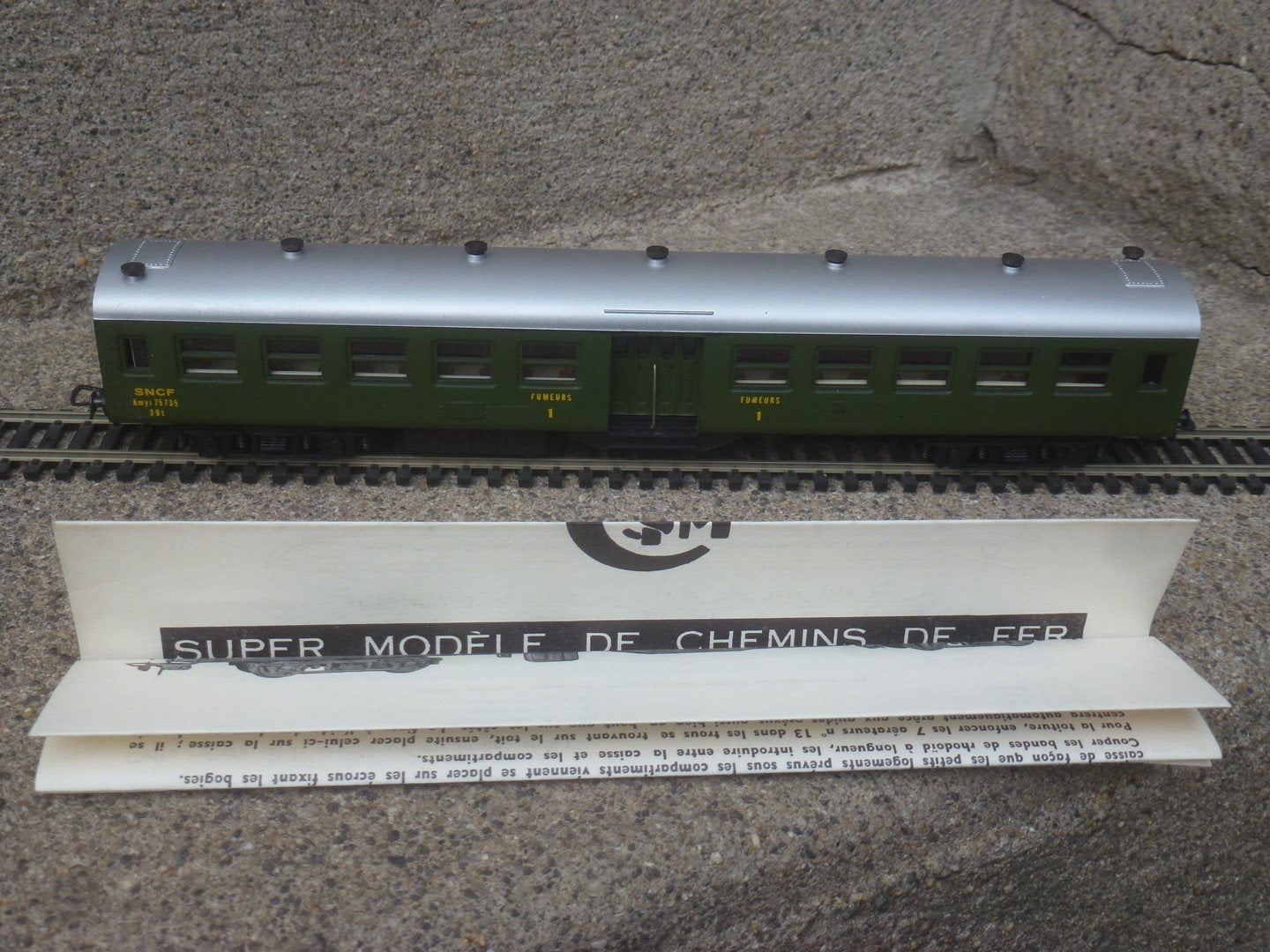 HORNBY HO REF. 736 VOITURE VOYAGEUR DE BANLIEUE 1e CLASSE SNCF Amy 12512, WAGON AMENAGÉ - Collection HORNBY HO REF. 736 VOITURE VOYAGEUR DE BANLIEUE 1e CLASSE SNCF Amy 12512, WAGON AMENAGÉ - Collection