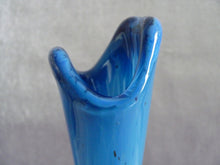 Charger l&#39;image dans la galerie, Vase en pâte de verre bleu