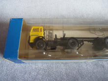 Charger l&#39;image dans la galerie, ROCO Miniatur Modell 1538 - Camion Magirus DANZAS semi remorque caisse mobile