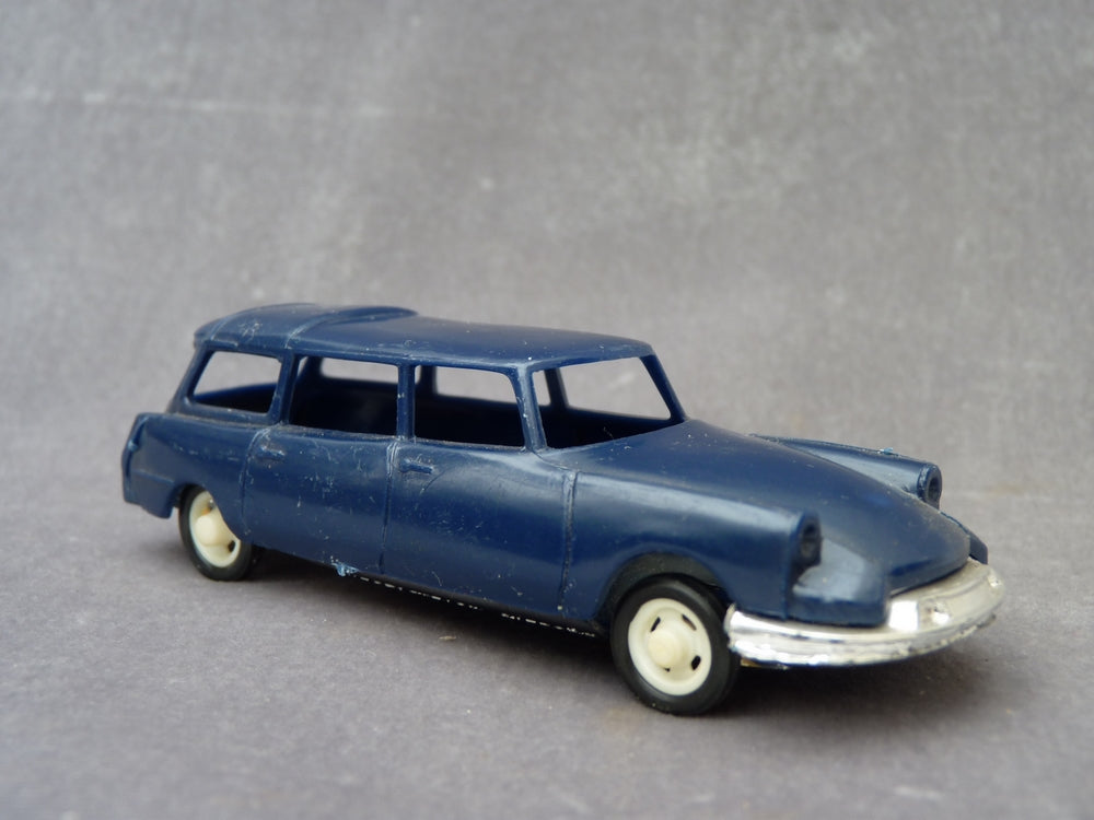 CLE N°23 - Citroën DS 19 Break ( Jouet vintage circa 1965 )
