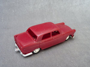 CLE N°24 - PEUGEOT 404 (jouet vintage circa 1965)