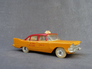 DINKY TOYS 266 - PLYMOUTH PLAZA Canadian Taxi ( vintage 1960/1966 )