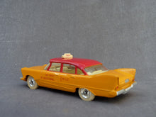Charger l&#39;image dans la galerie, DINKY TOYS 266 - PLYMOUTH PLAZA Canadian Taxi ( vintage 1960/1966 )