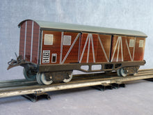 Charger l&#39;image dans la galerie, HORNBY - wagon couvert - Type TP à bogies (circa 1959) (0 vintage)