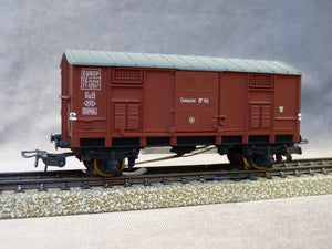 POCHER 310 - Wagon couvert avec feu rouge de queue - (HO vintage)