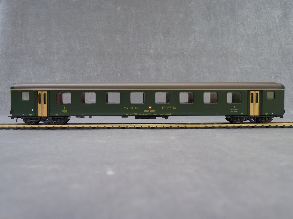 ROCO 44631 HO SNCF EST B11 SECOND CLASS COACH R.119 R.361 ROCO 44631 HO SNCF EST B11 SECOND CLASS COACH R.119 R.361