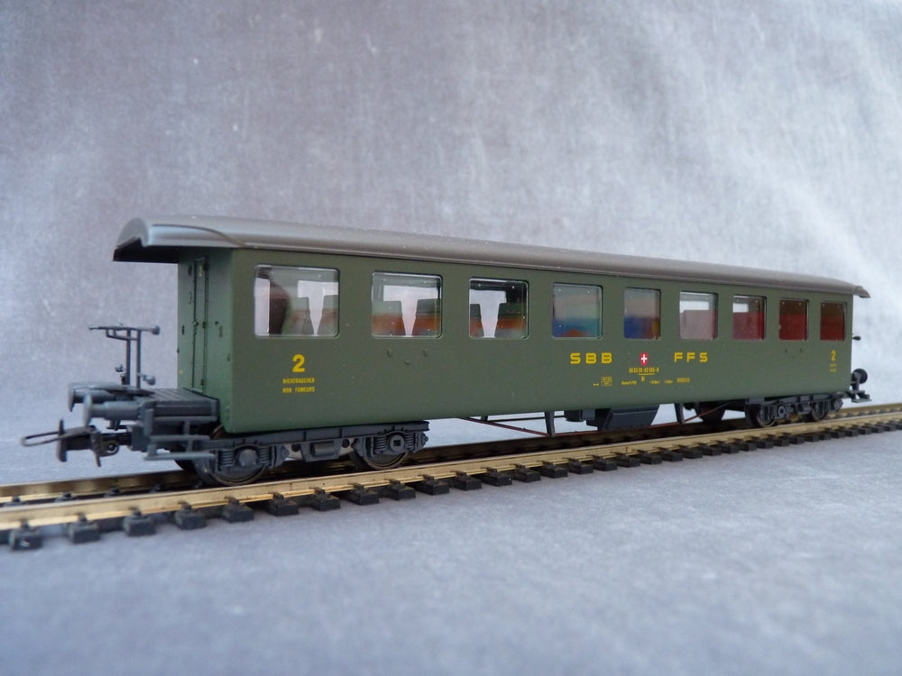 AS Voiture SBB‐CFF mixte verte et toit gris argent réf.302000 échelle O AS Voiture SBB‐CFF mixte verte et toit gris argent réf.302000 échelle O
