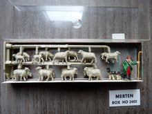 Charger l&#39;image dans la galerie, MERTEN 2403 - Assortiment: berger habillé en vert, moutons et chien HO