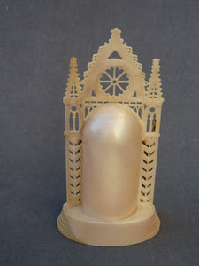 Vierge Marie en plastique. Souvenir de Lourdes ( vintage circa 1960 )